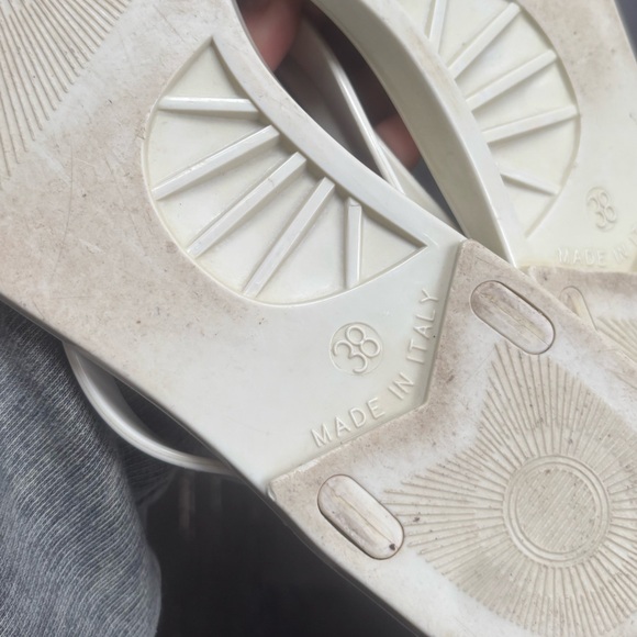 Burberry | Jelly Thong Sandals - Picture 4 of 4